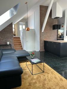 a living room with a couch and a table at Luxus Penthouse Nähe Frankfurt in Bad Homburg vor der Höhe