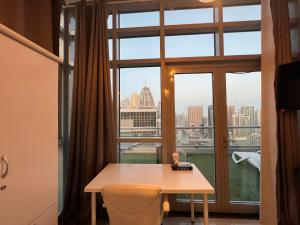 ThePenthouse Coliving II的电视和/或娱乐中心