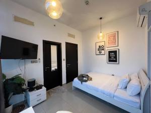 ThePenthouse Coliving II的电视和/或娱乐中心