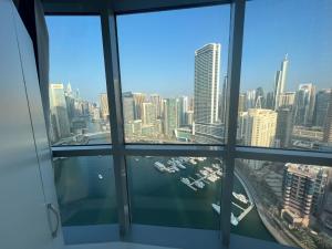 迪拜景观或在民宿看到的城市景观