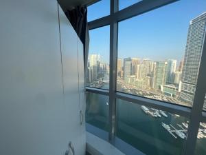 迪拜景观或在民宿看到的城市景观