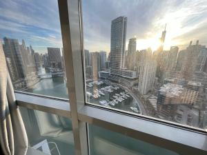迪拜景观或在民宿看到的城市景观