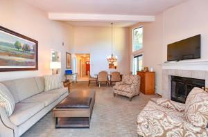 Et tv og/eller underholdning på Private Golf Resort Setting 3 bedrooms