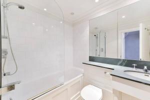 Kupaonica u objektu Luxurious Premium Homes in Chelsea