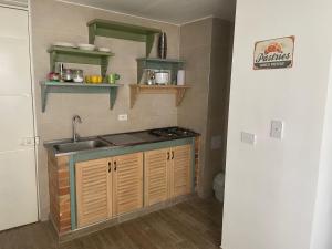 a small kitchen with a sink and a stove at Apartamento cómodo en Villeta in Villeta