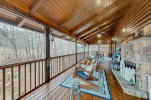 Fotografie z fotogalerie ubytování The Riverwood Family Cabin v destinaci Ellijay