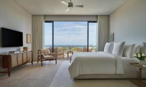 TV a/nebo společenská místnost v ubytování Four Seasons Resort Los Cabos