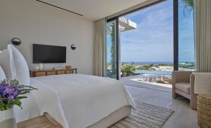 Postel nebo postele na pokoji v ubytování Four Seasons Resort Los Cabos