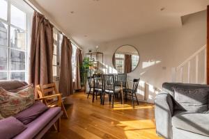Gallery image of Bright & Quirky 3BD Home - Wellington Terrace! in Bristol