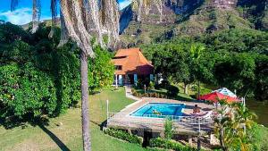 a house with a swimming pool next to a resort at Isla Privada en Prado Piscina y Deportes Náuticos - Cerca a Bogotá - Cerca a Ibagué in Prado