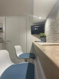 a kitchen with a blue chair and a counter at LA DIMORA CELESTE in Bari
