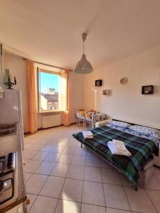 a bedroom with a bed and a table and a window at Casa Vacanza da Franco in Cremona