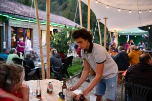 Επισκέπτες που μένουν στο Le Valserine - Camping éco responsable