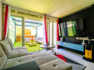Posezení v ubytování Triplex Yasuké: Vivez l'expérience pop art et geek en plein cœur de Petit-Bourg