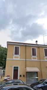 a building with cars parked in front of it at Appartamento Scaligero Mameli Borgo Trento in Verona