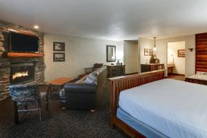 a bedroom with a bed and a fireplace and a tv at Stoney Creek Hotel Des Moines - Johnston in Johnston