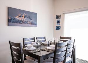 Fotografie z fotogalerie ubytování Peak Paradise by Revelstoke Vacations v destinaci Revelstoke