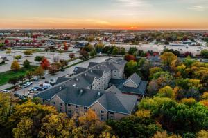 an aerial view of a building with a parking lot at Stoney Creek Hotel Des Moines - Johnston in Johnston