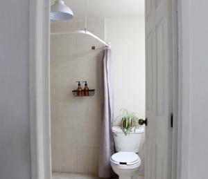a bathroom with a toilet and a shower at CASA MARFIL in Lagos de Moreno