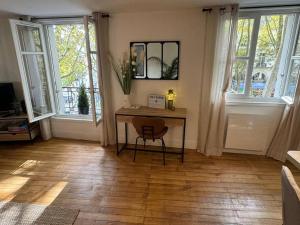 a room with a desk with a chair and windows at L'esKale / Gare de Tours in Tours