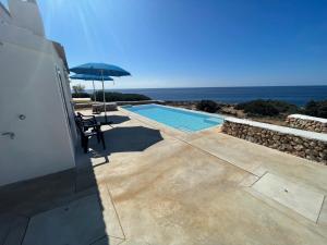Πισίνα στο ή κοντά στο Binisamar Infinity Pool over the sea