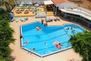 Bazén v ubytovaní Melissa Apartments, Studios & Suites alebo v jeho blízkosti