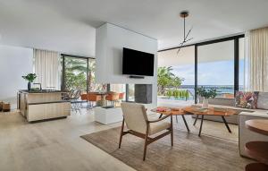 TV a/nebo společenská místnost v ubytování Four Seasons Resort Los Cabos