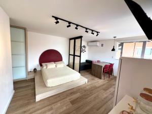 a bedroom with a bed and a table in a room at Pousada Ilha do Campeche in Florianópolis