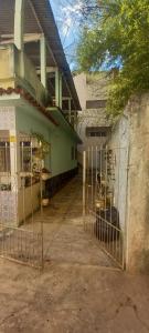a gate in front of a building at Casa de vó! Centro da cidade in São Lourenço +5 photos