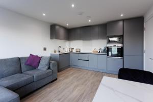 Dapur atau dapur kecil di Charming 2BR apt in the Heart of Belfast City +31 gambar