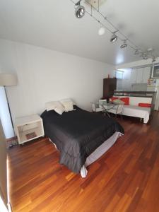 En eller flere senge i et værelse på Juncal Apartamento