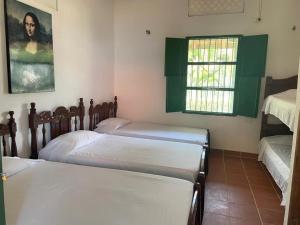 HOTEl CASAFINCA TURBACO EN MOMPOX CON PARQUEADERO tesisinde bir odada yatak veya yataklar