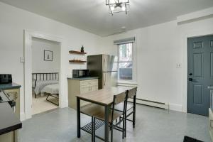 cocina con mesa y nevera en Modern Hastings-On-Hudson Home Near River!, en Hastings-on-Hudson