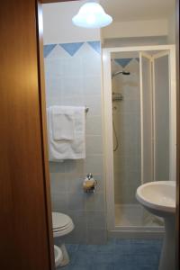 Koupelna v ubytování B&B Luna Blu + 31 fotografií