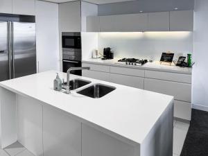 Cucina o angolo cottura di Oracle 11th floor Tower 1 - GC Getaways