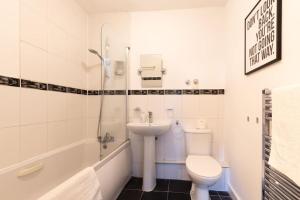 a bathroom with a sink and a toilet and a bath tub at Marigold- 2 Bedroom, Sleeps 5 in Southampton