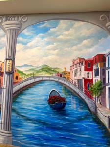 obraz łodzi na rzece pod mostem w obiekcie Hexin w mieście Ji’an