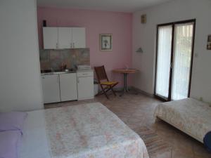 Llit o llits en una habitació de Apartment Kordić