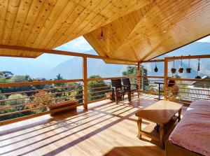 Un balcon sau o terasă la The Naggar Trails