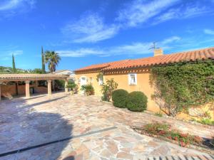 Budova, kde se vila nachází