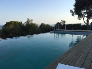 Bazén v ubytování Villa Californienne avec Piscine Privée et Climatisation - FR-1-768-37 nebo v jeho okolí + 6 fotografií