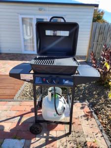 a grill sitting on a table with a bbq at Ashburton Family Home in Ashburton