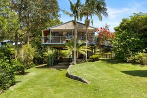 Casa con balcón y patio en Possum House by Experience Jervis Bay, en Hyams Beach
