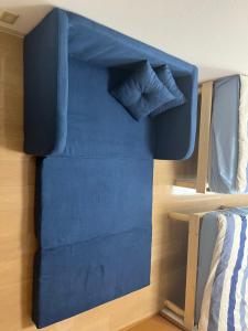 a bunk bed with blue sheets and pillows at 小団体大関係 in Toda