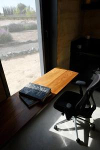 a desk with a chair sitting next to a window at Viñedo Bodega 1881 in Santa Ana