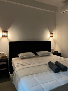 Säng eller sängar i ett rum på RUMA Surf Hotel