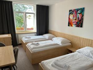 Cama ou camas em um quarto em Apartmánový byt
