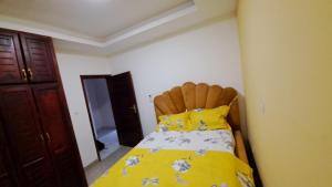Gallery image of Residence GermanoTech Logbessou appartement meublé 2ch,1salon eau chaude,Wifi,parking,virgile,menagere,canalsat in Douala