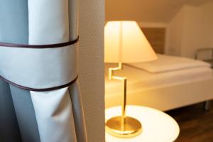 Postel nebo postele na pokoji v ubytování Rein Klassik Hotel