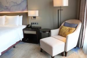 Uma cama ou camas num quarto em Wanda Realm Huangshi